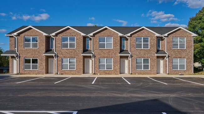Building Photo - Coming Soon: 2BR, 1 1/2BA townhouse (Please speak with us before applying.) Unit 2