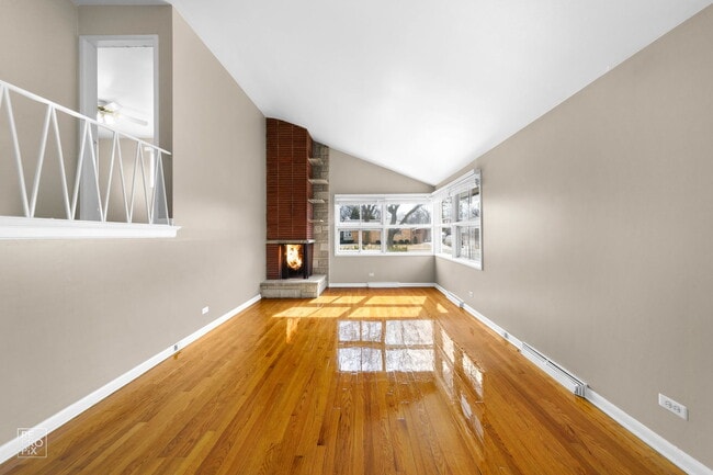 Photo - 393 Huntington Ln