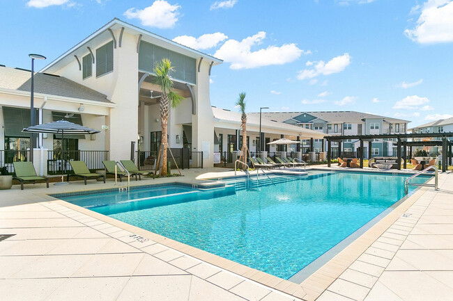 Sparkling Swimming Pool - Marlowe Live Oak Rental