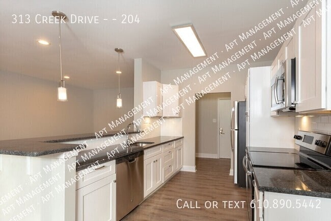 Building Photo - 313 Creek Dr Unit 204