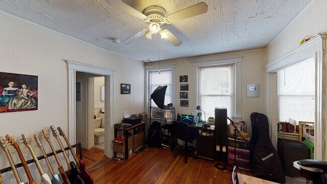 Photo - 251 Kelton St