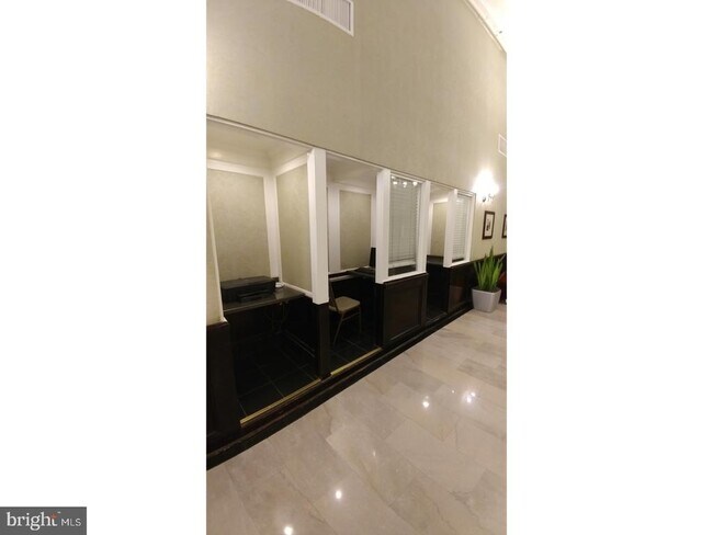 Photo - 1324 Locust St Unit 512