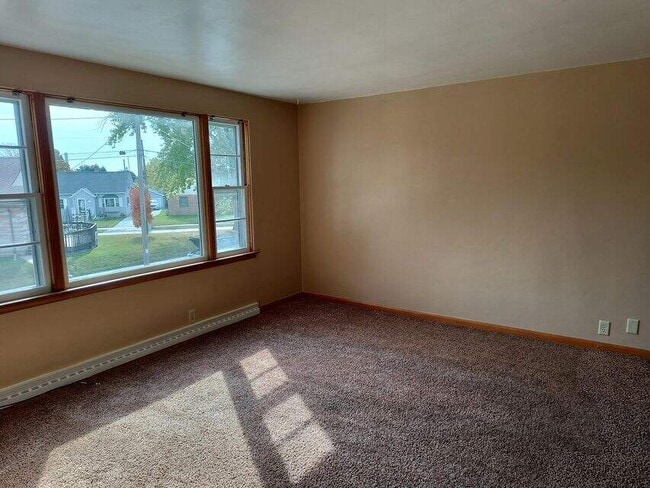 Living Room - 1256 Arlington Ave Unit 1256 Upper