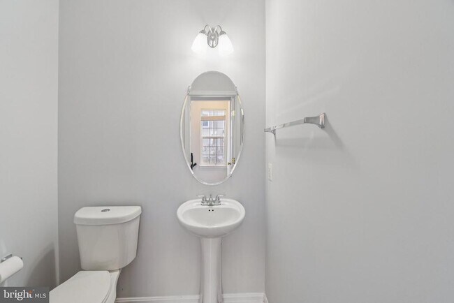 Photo - 5611 Hartfield Ave