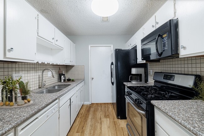 Photo - 22707 Smokey Hill Dr