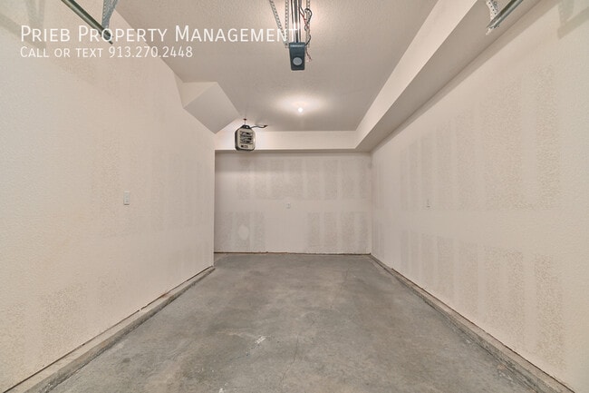 Building Photo - 12321 S Chelsea St Unit 104