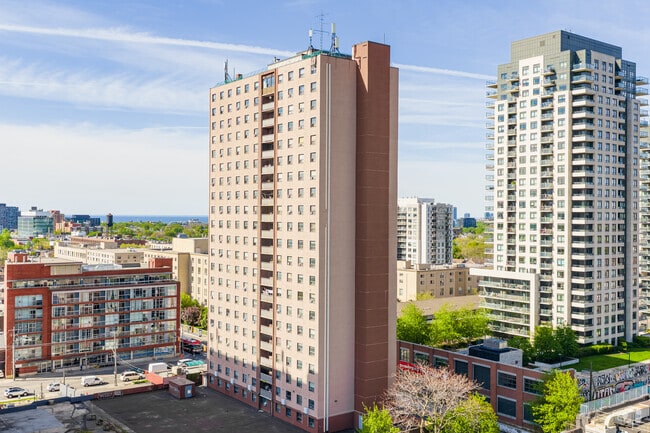 Building Photo - 1011 Lansdowne Ave Apartments