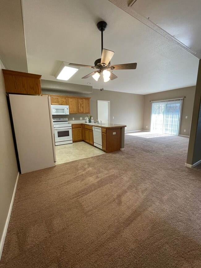 Building Photo - Charming Main Floor Condo in Water Valley