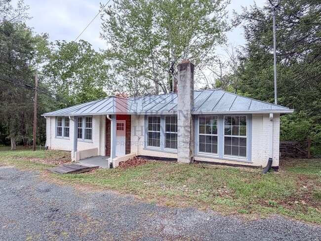 Photo - 2Bed/1Bath Scottsville Rental