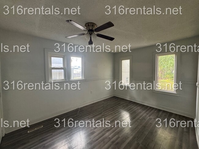 Photo - $950 - 3 bed 1 bath - Single Family Home