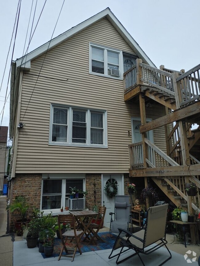 Building Photo - 3048 N Drake Ave Unit 2R Rental