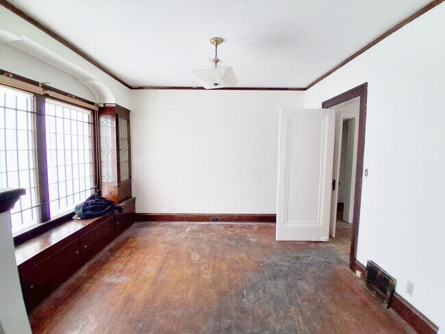 Photo - 4 BED 1 BATH BEAUTIFUL SINGLE FAMILY HOME