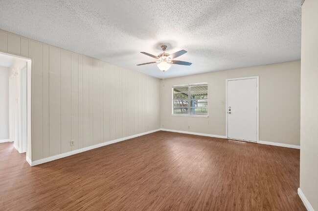 Photo - Charming 3-Bed, 2-Bath Gem in Fort Worth – Your Cozy Living Awaits!