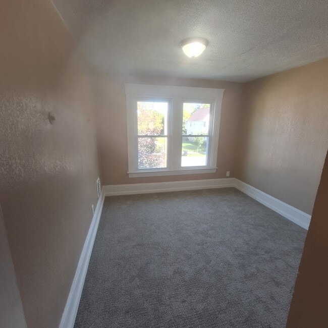 Photo - 2282 E 100th St