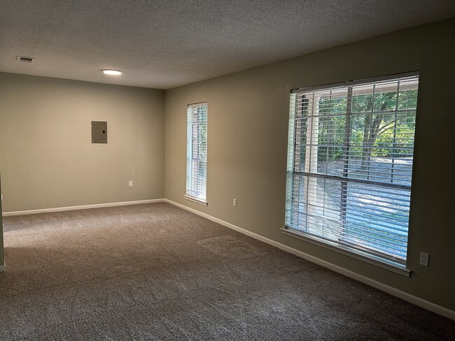 Photo - 1716 Northview Dr