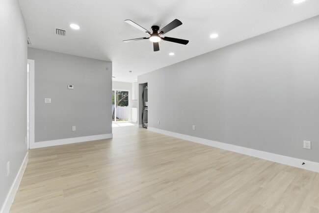 Building Photo - Top Shelf Aquisitions Unit 5720 79th Ave. N