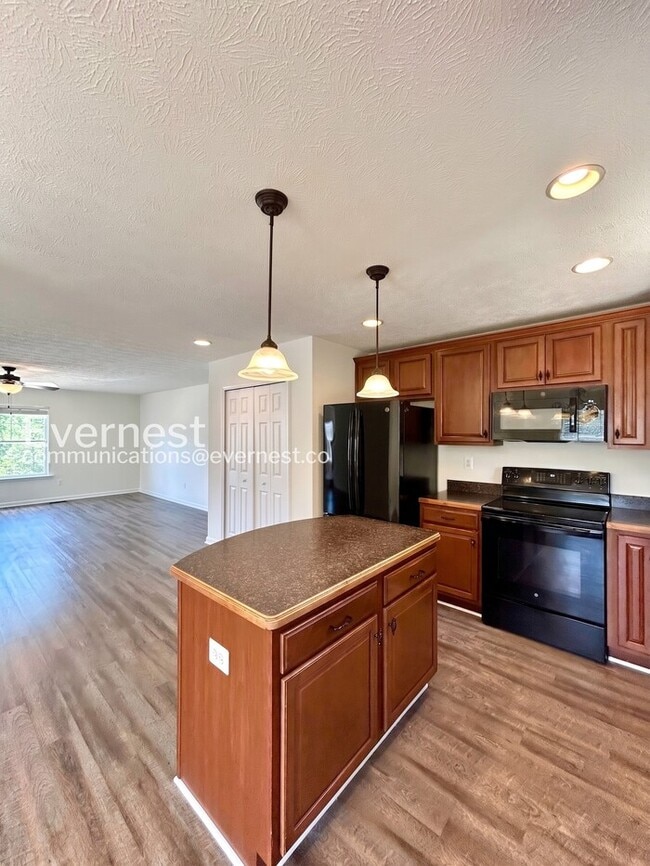 Photo - 3 Bed/2.5 Bath Townhome with Garage / Available Now!