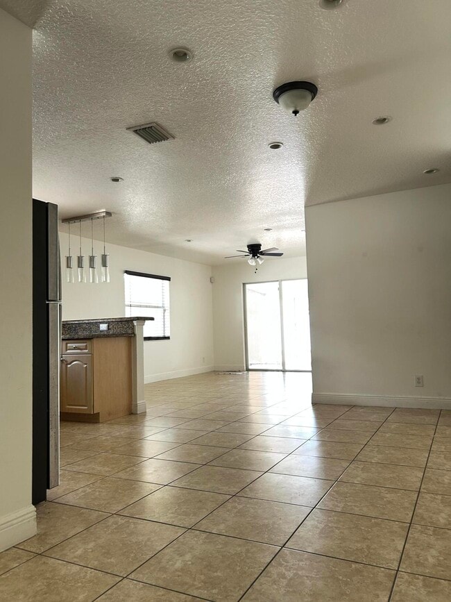 Photo - 819 Hansen St