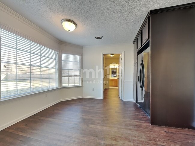 Photo - 5718 Eagleston Dr