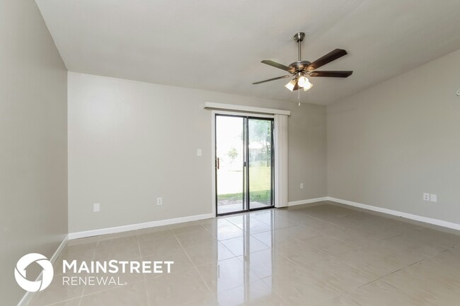 Photo - 647 Pampas St NW