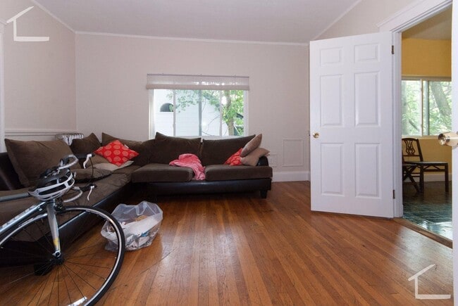 Building Photo - HUGE Brookline/Brighton 5-bed SEP2026