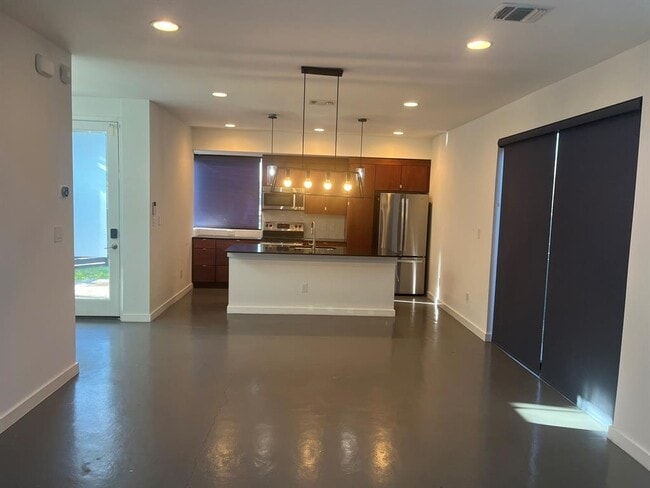 Photo - 1105 Altum St