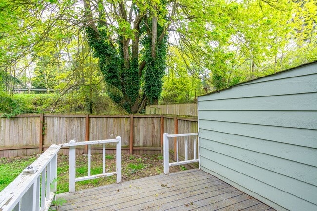 Photo - 3 Bedroom/2.5 bathroom townhouse centrally located Oak Harbor