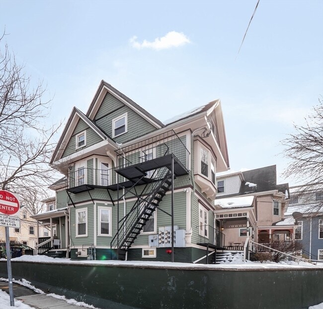 Building Photo - 97 College Ave Unit 5
