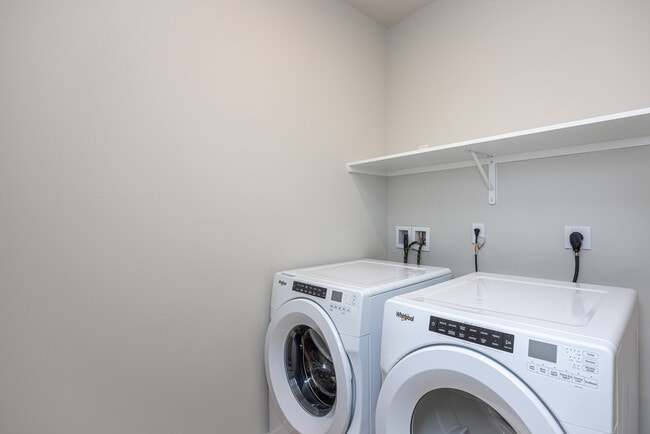 Townhome with full-size washer and dryer