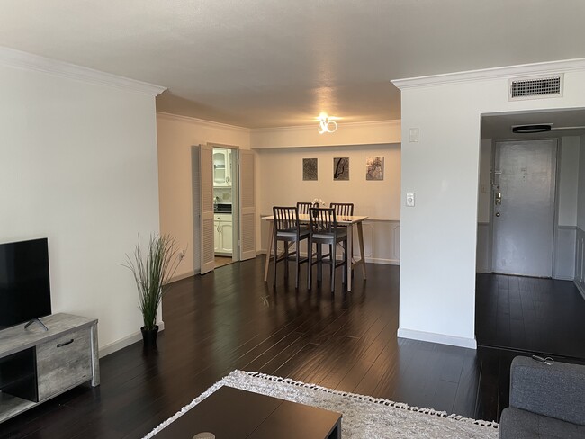 Photo - 361 N Post Oak Ln Unit 341