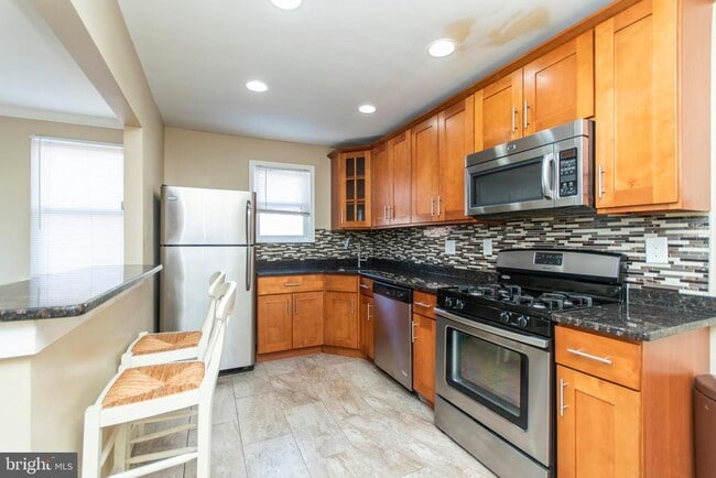 Building Photo - 9513 Clark St