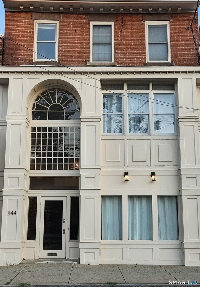 Building Photo - 844 Grand Ave Unit 1B