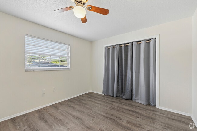 2BR, 1BA - 725SF - Second Bedroom