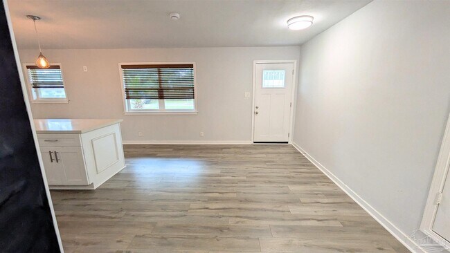 Photo - 5912 Sarah Dr