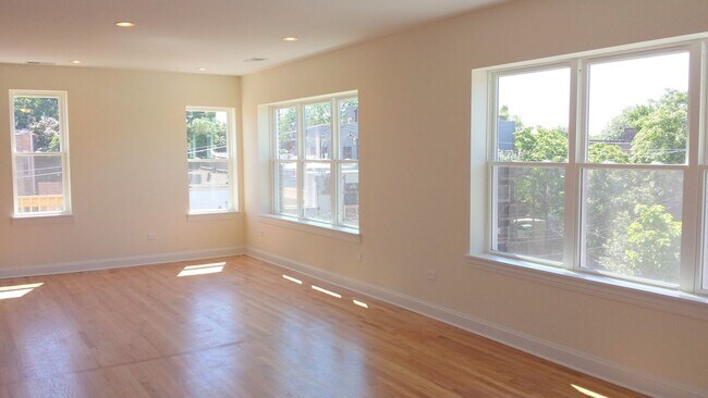 Photo - 2645 N Fairfield Ave Unit 1