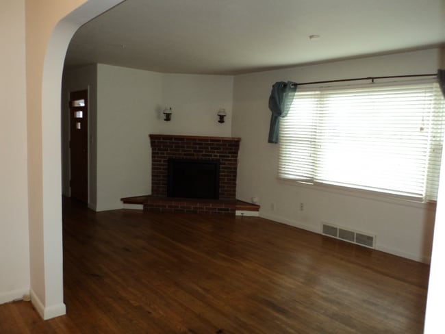 Photo - 1601 W Broadway