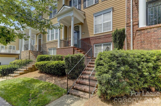 Photo - 905 Lyndley Dr