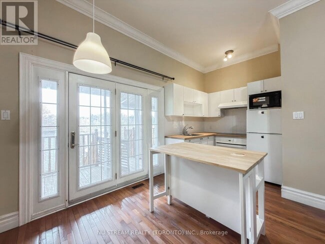 Photo - 72 Snively St