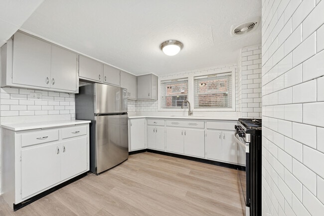 Photo - 3636 N Claremont Ave