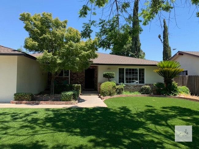 Photo - Beautiful 4 bedroom 2 bath home!