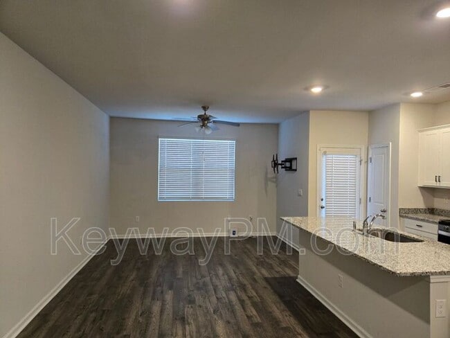 Photo - 930 Quaint Parish Cir