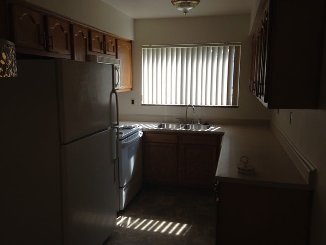 KITCHEN - 33300 Freedom Rd Unit 12 country apartments