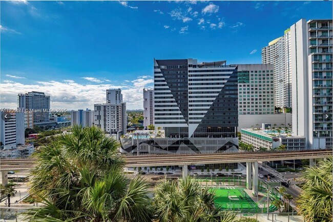 Photo - 88 SW 7th St Unit 806