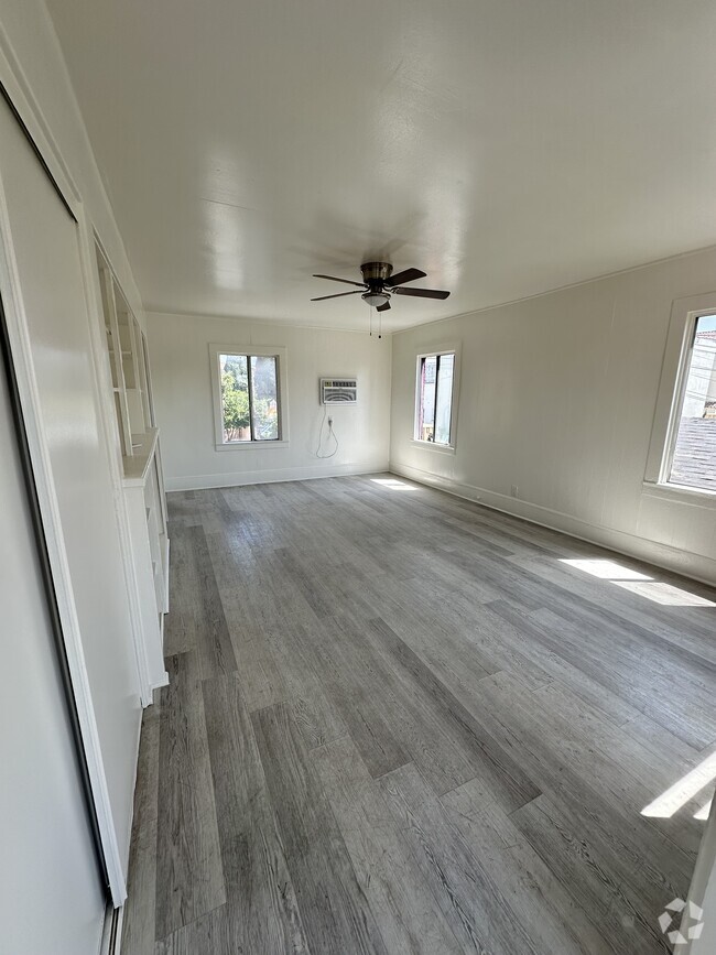Building Photo - 957 W 45th St Rental
