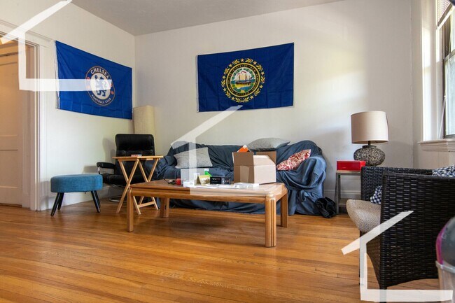 Photo - 9/1 Spacious 2BR w/heat inc, balcony on Br...