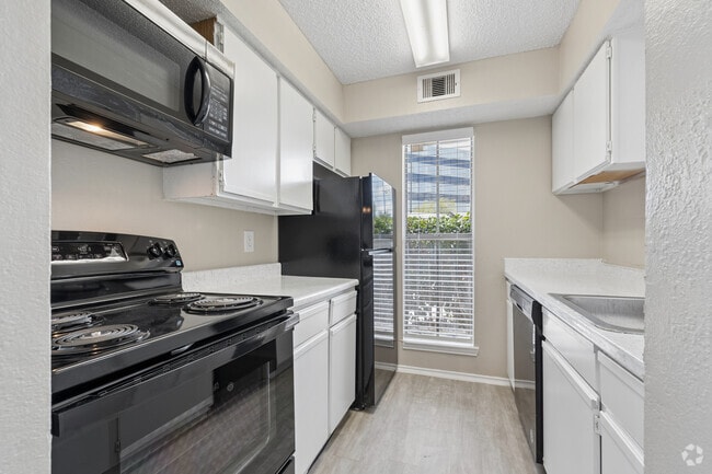 2BR, 2B.5BA - 1,065SF - Kitchen