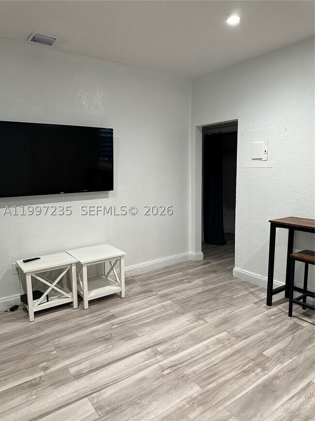 Photo - 8401 Crespi Blvd Unit 3
