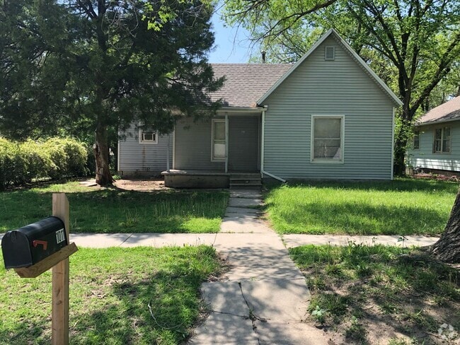 Building Photo - $875 - 2 bed 1 bath - Single Family Home