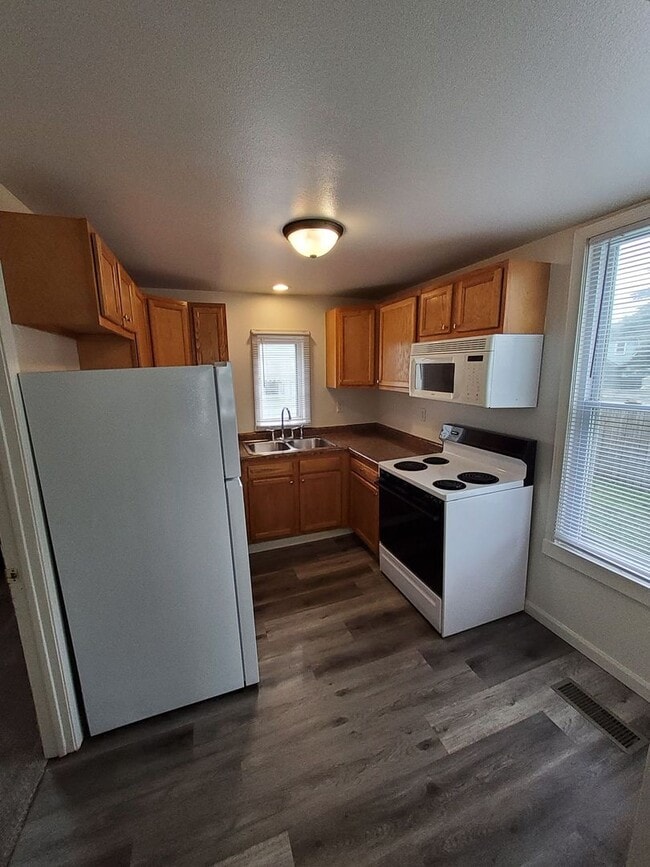 Photo - 525 W 5th St