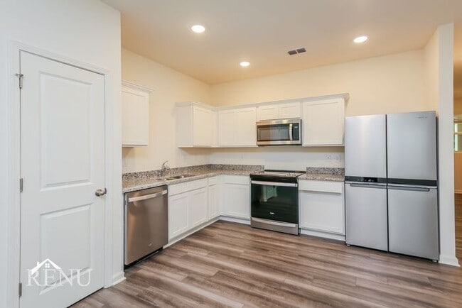 Photo - 3096 Calcutta St